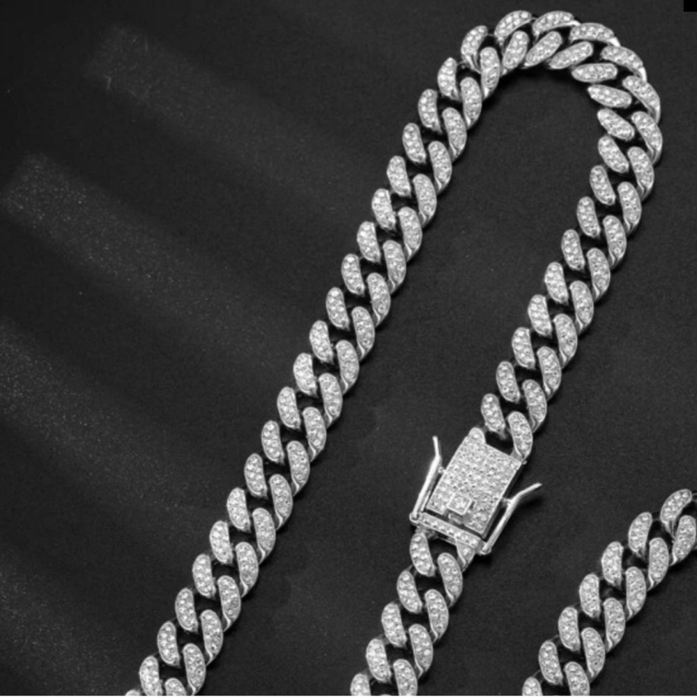 Brand New Elegant Silver Cuban Link Necklace - Unisex